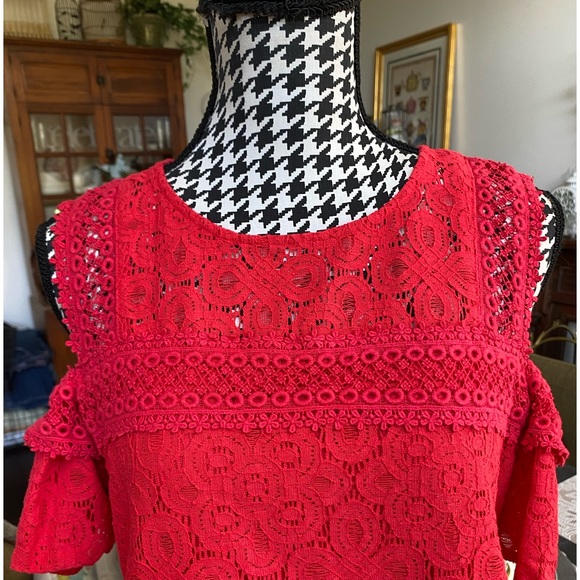 Project Runway Cold Shoulder Red Lace Top Size L Perfect For Christmas Holidays! - Picture 4 of 14